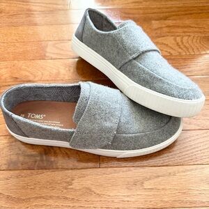 Toms ALTAIR Flats gray wool size 9.5
